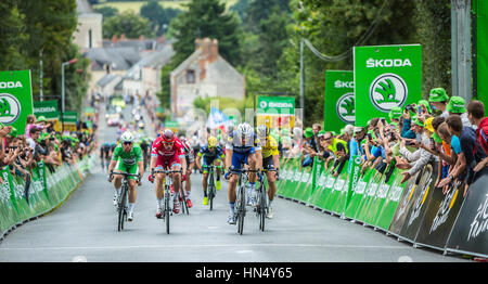 Bouille-Menard,Francia - luglio 4, 2016: Marcel Kittel, Peter Sagan, Alexander Kristoff e Mark Cavendish in pieno sforzo di arrivare a spri intermedio Foto Stock