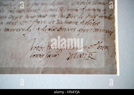 La firma di Maria Regina di Scozia in mostra presso la Biblioteca Nazionale di Scozia sulla ultima lettera di Maria Regina di Scozia, scritta poche ore prima della sua esecuzione 430 anni fa. Foto Stock