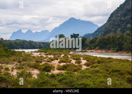 Paesaggio di montagna in Muang Ngoy, Laos Foto Stock