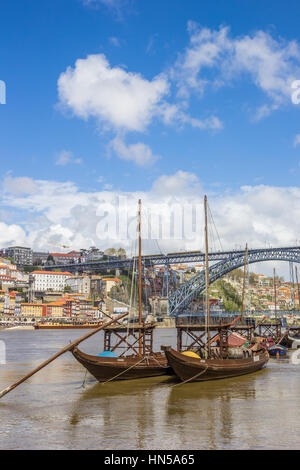 Navi in legno e acciaio ponte di Porto, Portogallo Foto Stock