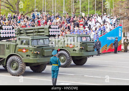 Samara, Russia - 9 maggio: Russo per il trasporto militare presso la sfilata annuale Giornata della Vittoria, Maggio 9, 2015 a Samara, Russia. Foto Stock