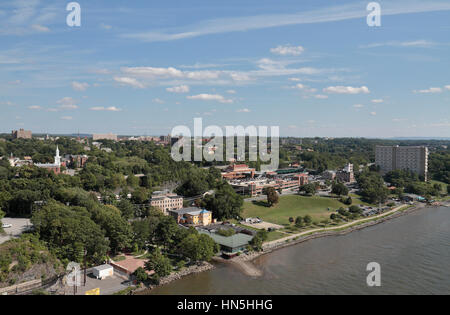 Vista di Poughkeepsie dalla passerella su Hudson, Poughkeepsie, New York, Stati Uniti. Foto Stock