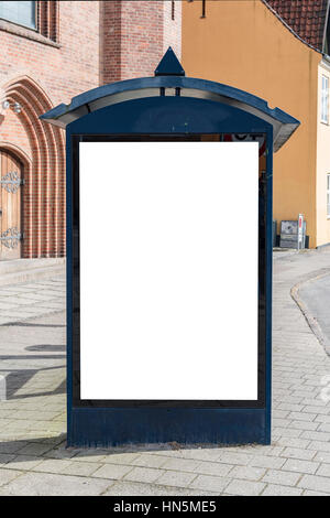 Una immagine di una fermata del bus con un fustellato bilboard per la vostra pubblicità situato nella città danese di Helsingor. Foto Stock