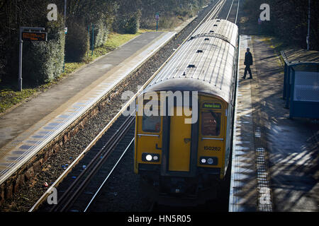 Arriva 156 DMU sprinter unità dal Galles via Chester in Upton stazione ferroviaria a Birkenhead in Wallasey, Merseyside, Wirral, Inghilterra, Regno Unito. Foto Stock