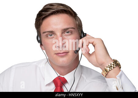 Business man seduto alla sua scrivania in chat sul suo telefono cellulare tramite un auricolare Foto Stock