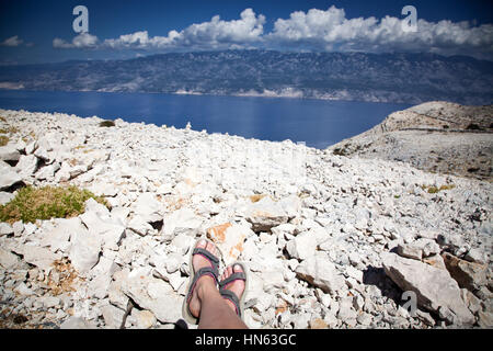 Vista mentre prendendo il traghetto da Jablanac all' isola di Rab in Croazia Foto Stock