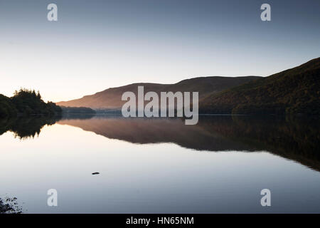 Luglio 2016 Ullswater , Cumbria - a piedi l'Ullswater modo in Cumbria Foto Stock