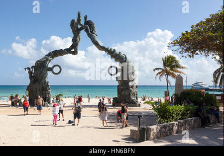 Scultura in bronzo, Playa del Carmen, Riviera Maya, Penisola dello Yucatan, Messico Foto Stock