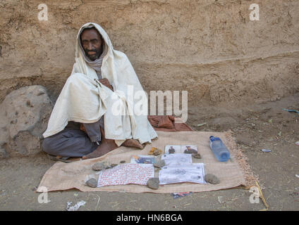 Povero sofferenti di AIDS per l'accattonaggio denaro in strada, regione di Afar, Assaita, Etiopia Foto Stock