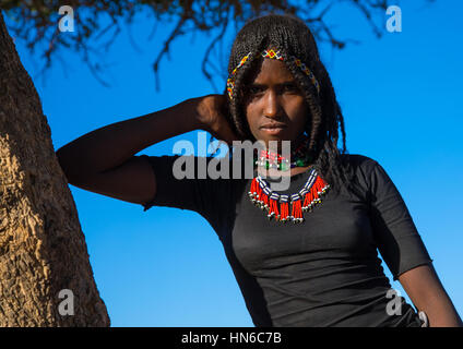 Ritratto di un etnia afar ragazza con i capelli intrecciati, regione di Afar, Chifra, Etiopia Foto Stock