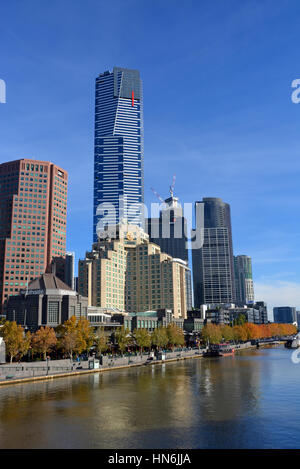 Melbourne, Australia - 14 Maggio 2014: il 88 Storia Eureka Tower Building, sulla riva sud del Fiume Yarra in autunno. Edificio più alto nel Sud Foto Stock