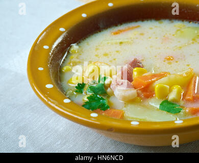 Arrosto di mais e patate - zuppa cremosa zuppa di mais con prosciutto e patate Foto Stock