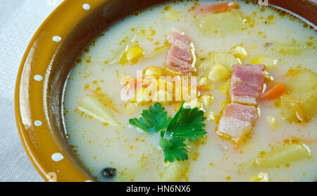 Arrosto di mais e patate - zuppa cremosa zuppa di mais con prosciutto e patate Foto Stock