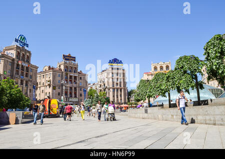 Kiev, Ucraina - 25 Maggio 2013: Maidan Nezalezhnosti o Independence Square nel centro cittadino con le persone, prima Euromaidan ha avuto luogo Foto Stock