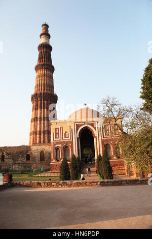 Qutub Minar di Delhi è ben noto a tutti è uno come il più alto minareto in mattoni del mondo, New Delhi India (foto Copyright© di Saji Maramon) Foto Stock