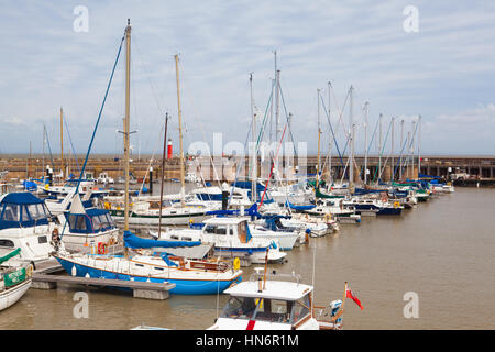 Watchet, Gran Bretagna - Luglio 17,2010: Il molo jetty e il porto , Watchet, Somerset, Inghilterra Foto Stock