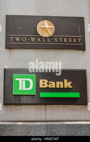 New York, Stati Uniti d'America - 18 Giugno 2016: TD filiale di banca da due Wall Street a New York Foto Stock