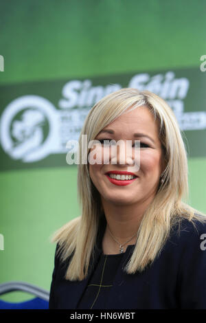 Michelle O'Neill (nato il 10 gennaio 1977) è un politico irlandese chi è il leader del Sinn Féin in Irlanda del Nord, e MLA per metà Ulster dal 2007. Ella è anche il Ministro della Salute in l'Esecutivo dell'Irlanda del Nord e in precedenza è stato il Ministro per l' agricoltura e lo sviluppo rurale. La famiglia. O'Neill proviene da un repubblicano irlandese in famiglia Clonoe, County Tyrone. Suo padre, Brendan Doris, era un provvisorio prigioniero IRA e Sinn Féin assessore. Zio Paolo Doris, è un ex presidente nazionale del NORAID. Un cugino, Tony Doris, è stato uno dei tre membri di ira ucciso da parte del SAS nel 1991. Foto Stock