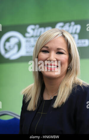 Michelle O'Neill (nato il 10 gennaio 1977) è un politico irlandese chi è il leader del Sinn Féin in Irlanda del Nord, e MLA per metà Ulster dal 2007. Ella è anche il Ministro della Salute in l'Esecutivo dell'Irlanda del Nord e in precedenza è stato il Ministro per l' agricoltura e lo sviluppo rurale. La famiglia. O'Neill proviene da un repubblicano irlandese in famiglia Clonoe, County Tyrone. Suo padre, Brendan Doris, era un provvisorio prigioniero IRA e Sinn Féin assessore. Zio Paolo Doris, è un ex presidente nazionale del NORAID. Un cugino, Tony Doris, è stato uno dei tre membri di ira ucciso da parte del SAS nel 1991. Foto Stock