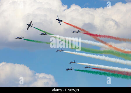 VOLKEL, Paesi Bassi - 15 giugno 2013: l'italiano del team di dimostrazione delle Frecce Tricolori effettuando al Dutch Air Force Open Days. Il team sarà ri Foto Stock