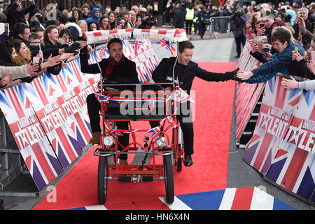 Anthony McPartlin e Declan Donnelly che frequentano i giudici le audizioni per la Gran Bretagna ha talento al Lowry Manchester. Foto Stock