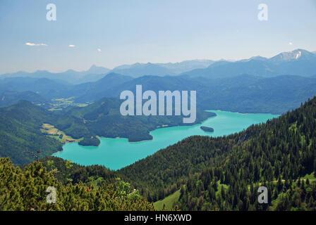 Il bellissimo panorama di Walchensee nelle alpi bavaresi Foto Stock