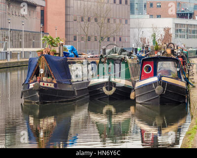 Battelli ormeggiati sul Regent's Canal, Londra, Regno Unito. Foto Stock