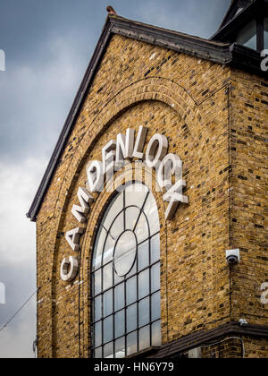 Camden Lock segno sul lato dell'edificio, Camden, London, Regno Unito. Foto Stock