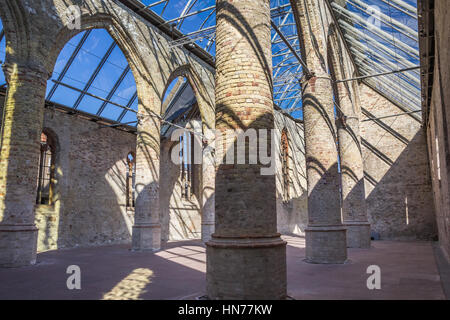 Rovine della chiesa Broere moderno con tetto di vetro di Bolsward, Paesi Bassi Foto Stock