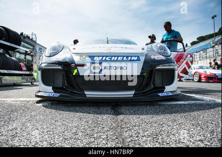 Vallelunga, Roma, Italia. 10 settembre 2016. Porsche Carrera Cup, auto sulla linea di partenza Foto Stock