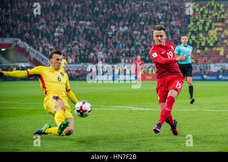 11 novembre 2016: Vlad Chiriches #6 della Romania la squadra nazionale e Piotr Zielinski #19 di Polonia la squadra nazionale durante la Coppa del Mondo di qualificazioni 2018 gioco tra la Romania e la Polonia a livello nazionale stadio Arena, Bucarest, Romania ROU. Foto: Catalin Soare / SportAction.ro |Copyright: CronosFoto/Catalin Soare| Foto Stock