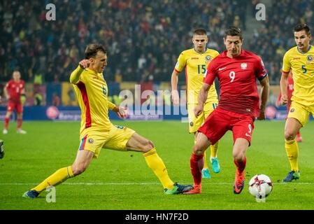 11 novembre 2016: Robert Lewandowski #9 di Polonia Squadra Nazionale e Vlad Chiriches #6 della Romania la squadra nazionale durante la Coppa del Mondo di qualificazioni 2018 gioco tra la Romania e la Polonia a livello nazionale stadio Arena, Bucarest, Romania ROU. Foto: Catalin Soare / SportAction.ro |Copyright: CronosFoto/Catalin Soare| Foto Stock