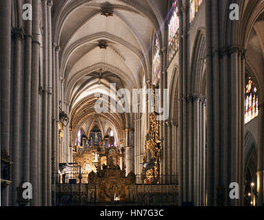 Navata principale della Cattedrale di Toledo, Spagna Foto Stock