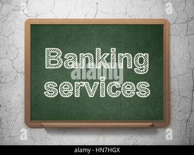 Concetto di valuta: testo Servizi Bancari sulla lavagna verde sulla parete grunge sfondo, rendering 3D Foto Stock