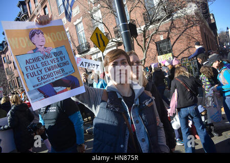 Boston, Massachusetts, USA. Xxi gen, 2017. Presso il Boston donna Marzo a partire da Boston Common più di 175.000 manifestanti sono scesi in strada dopo l inaugurazione del nuovo presidente degli Stati Uniti in opposizione a Donald trionfi commenti su donne e molto di più. Credito: Kenneth Martin/ZUMA filo/Alamy Live News Foto Stock