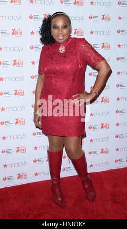 New York, NY, STATI UNITI D'AMERICA. Il 9 febbraio, 2017. Star Jones di presenze per American Heart Association di andare in rosso per donne abito rosso pista Collezione Fashion Show, Hammerstein sala da ballo presso il centro di Manhattan, New York, NY Febbraio 9, 2017. Credito: RCF/Everett raccolta/Alamy Live News Foto Stock