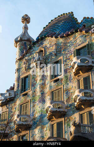 Spagna, catatonia, Barcellona, Casa Batlló a Passeig de Gràcia, ridisegnato in 1904 da Antoni Gaudi Foto Stock