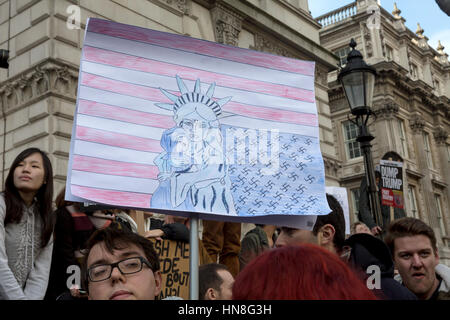 Arrestare Trump marzo. Un corteo di protesta si è tenuto a Londra per chiedere la Trump istigata divieto di sette paesi musulmani per essere sollevato. Foto Stock