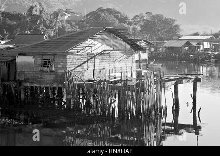 Blur filippine casa nella baraccopoli di gente povera concetto di povertà e degradazioni Foto Stock