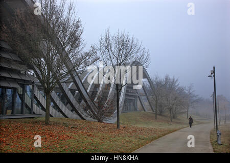 Il Centro Paul Klee è un museo dedicato all'artista Paul Klee a Berna, Svizzera e progettato dall'architetto italiano Renzo Piano Foto Stock