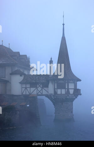 Il castello di Oberhofen, il lago di Thun, Oberland bernese svizzera. Foto Stock