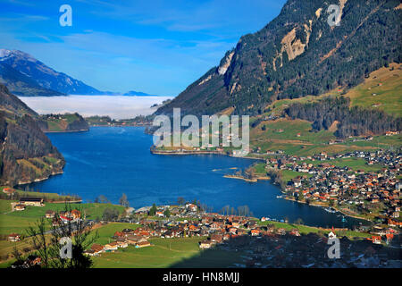 Il lago di Lungern & Città, canton Obvaldo, uno dei cantoni più piccoli in Svizzera. Foto Stock