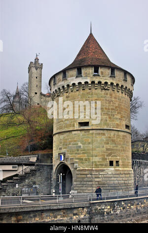 Il Nölliturm, una delle torri del Museggmauer, la mitica città vecchia, pareti di Lucerna, Svizzera Foto Stock