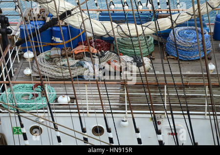 Una vista del ponte di Sedov nave. Il servizio STS Sedov è un 4-masted steel barque che per quasi 80 anni è stato il più grande tradizionale nave a vela in funzionamento. Ora è una vela vaso di formazione, formazione di cadetti provenienti dalle università di Murmansk, San Pietroburgo, e Arkhangelsk. (Foto di Jorge Sanz/Pacific Stampa) Foto Stock