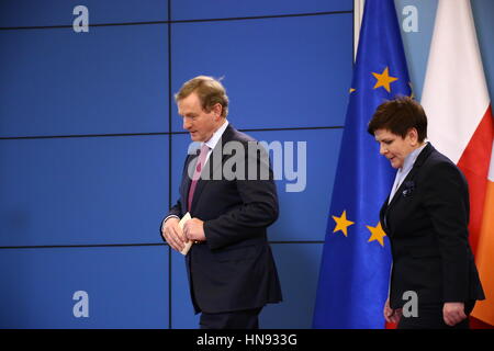 Il Primer Beata Szydlo detenute joint press briefing con il Primo Ministro irlandese Enda Kenny in Varsavia. (Foto di Jakob Ratz/Pacific Stampa) Foto Stock