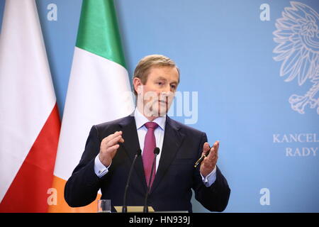 Il Primer Beata Szydlo detenute joint press briefing con il Primo Ministro irlandese Enda Kenny in Varsavia. (Foto di Jakob Ratz/Pacific Stampa) Foto Stock