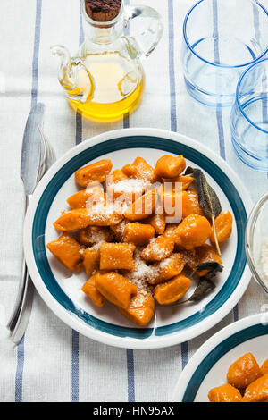 Gnocchi italiano. gnocchi di zucca. sano vegetariano piatto di squash Foto Stock