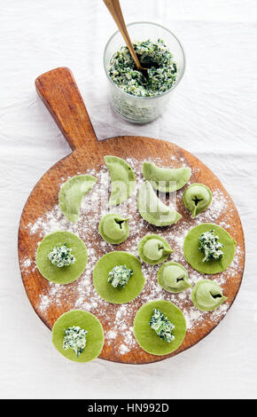 Green paste ripiene. diversi tipi di pasta ripiena Foto Stock