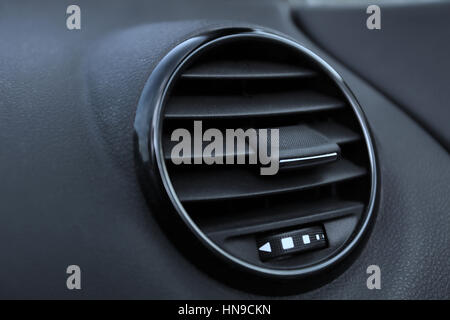 Dettagli dell'aria condizionata (Auto sistema di ventilazione) in auto moderna Foto Stock