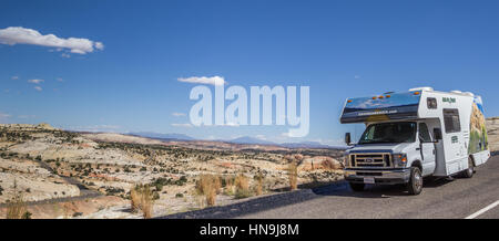 Panorama di un camper lungo l'autostrada 12 in Utah, Stati Uniti d'America Foto Stock